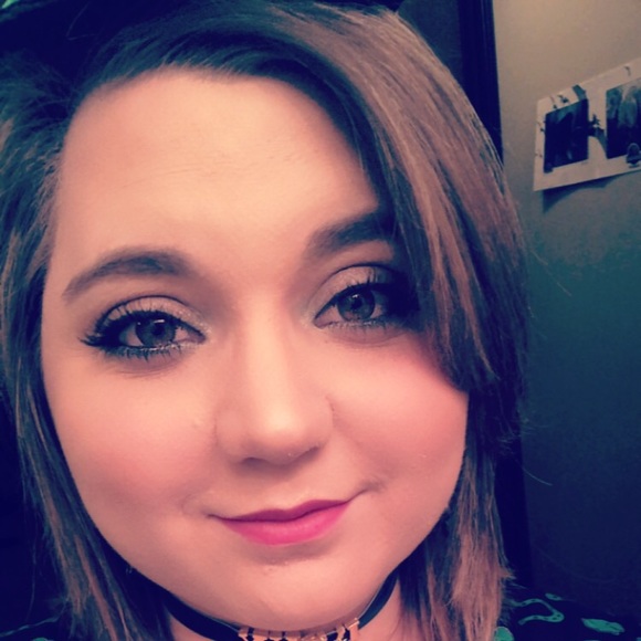 Profile Picture of Allison Ellious (@aellious14) on Poshmark