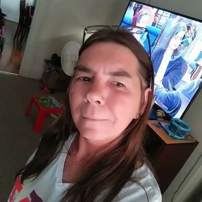 Profile Picture of Lori Lindstrom (@lori_lindstrom) on Twitter