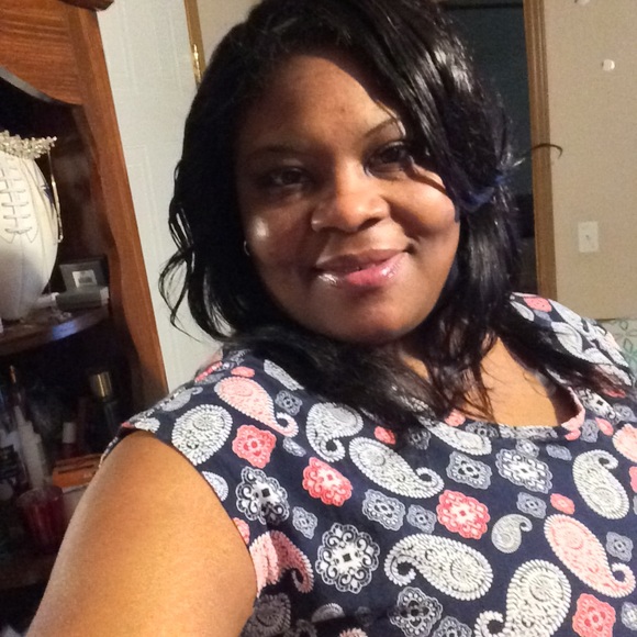 Profile Picture of Theresa Ringold (@reese339) on Poshmark