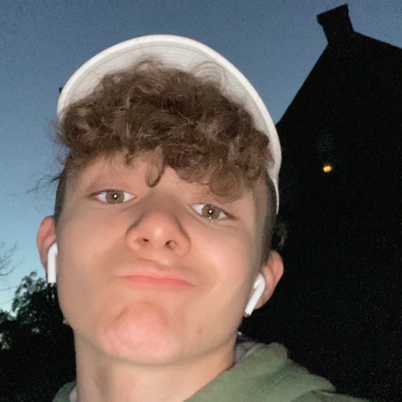Profile Picture of ! justin Swallow (@justinswallow) on Poshmark