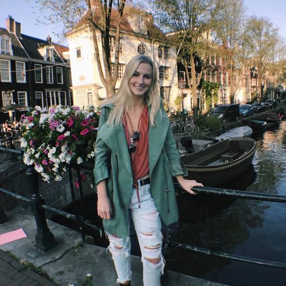 Profile Picture of Bridget Sandbothe (@bsandbothe) on Poshmark