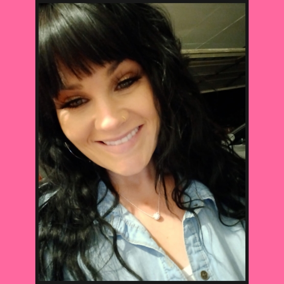 Profile Picture of Ashley Mrozowski (@ashbury86) on Poshmark