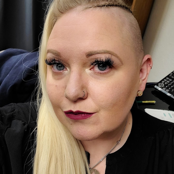 Profile Picture of Sarah Frazer (@sfrazer846) on Poshmark