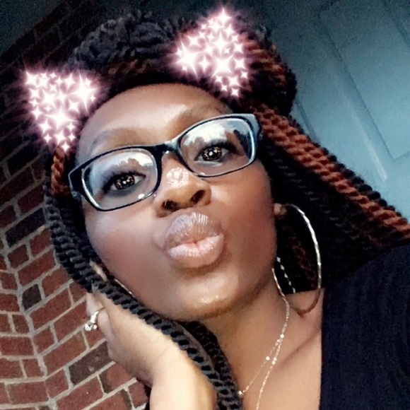 Profile Picture of Alexia Leary (@alexialeary99) on Poshmark