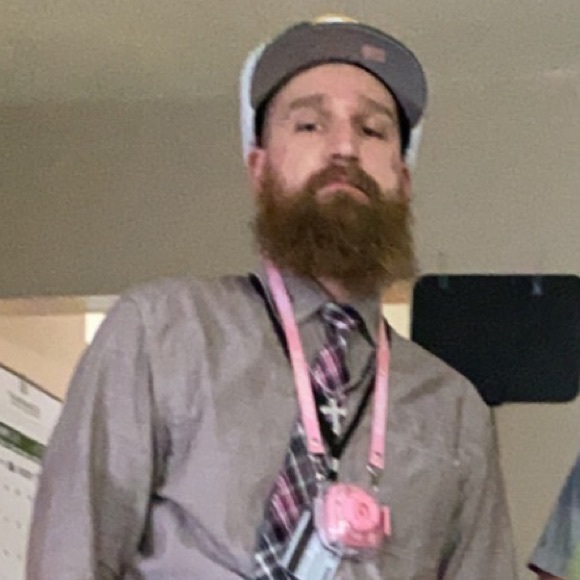 Profile Picture of Joshua Schoff (@joshuaschoff) on Poshmark