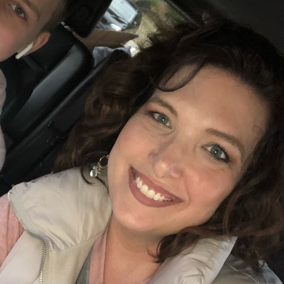 Profile Picture of Meredith Davison (@meredith319) on Poshmark