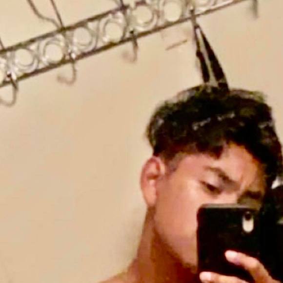 Profile Picture of Carlos Estrada (@carlosestrad395) on Poshmark