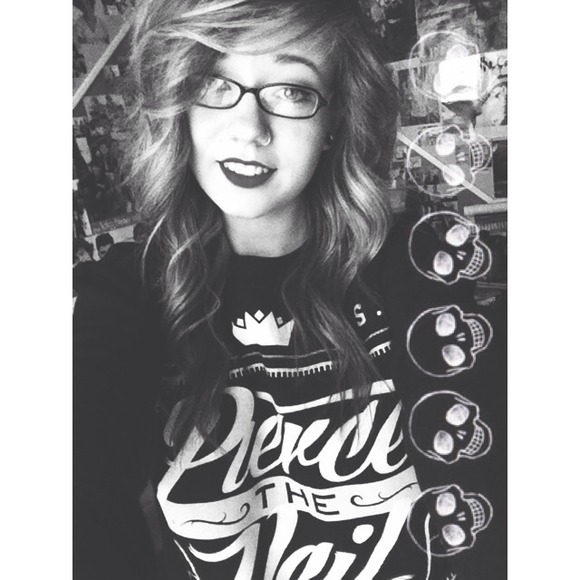 Profile Picture of Brianna Simonson (@briannams) on Poshmark