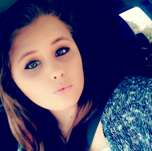 Profile Picture of Katy Critchett (@katy0122) on Poshmark