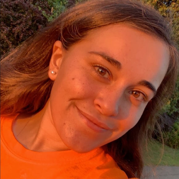 Profile Picture of Kaylin Pimental (@kayuri94) on Poshmark