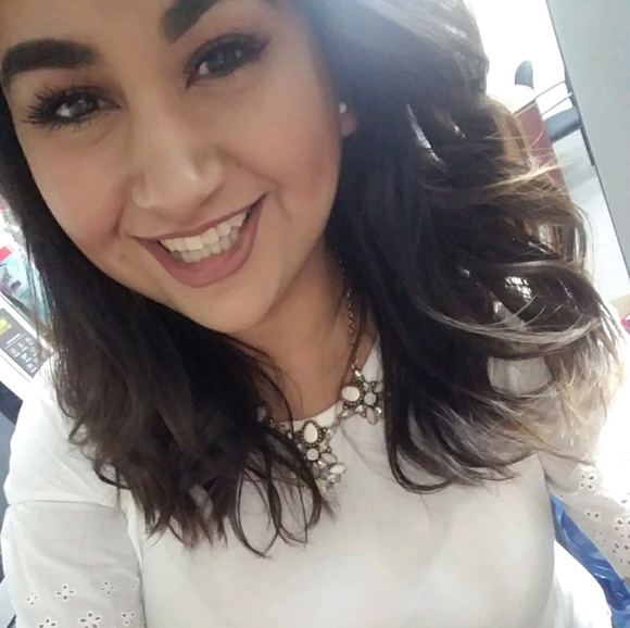 Profile Picture of Dammaris Partida (@dammaris219) on Poshmark