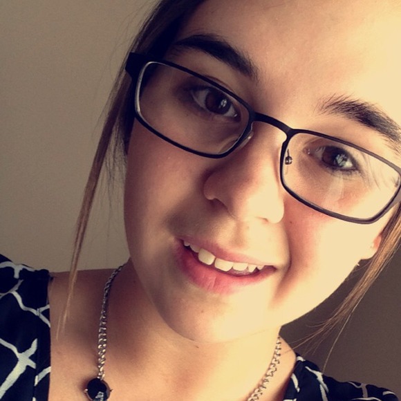 Profile Picture of Candace Gibson (@candacee17) on Poshmark