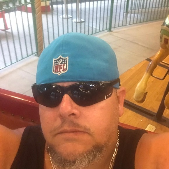 Profile Picture of Doug Cross (@doug_cross) on Poshmark