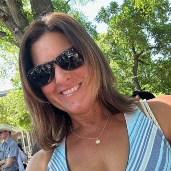 Profile Picture of Stacey Strachman (@staceystrachman) on Poshmark