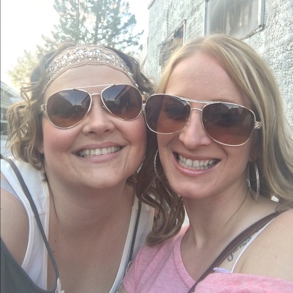 Profile Picture of Lisa Wakeham (@lwakeham) on Poshmark