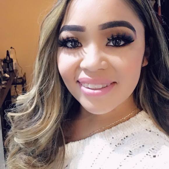 Profile Picture of Daniela Araujo (@jagd1995) on Poshmark