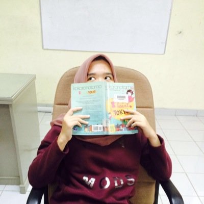 Profile Picture of Vanya Firyal (@VFIRYAL) on Twitter