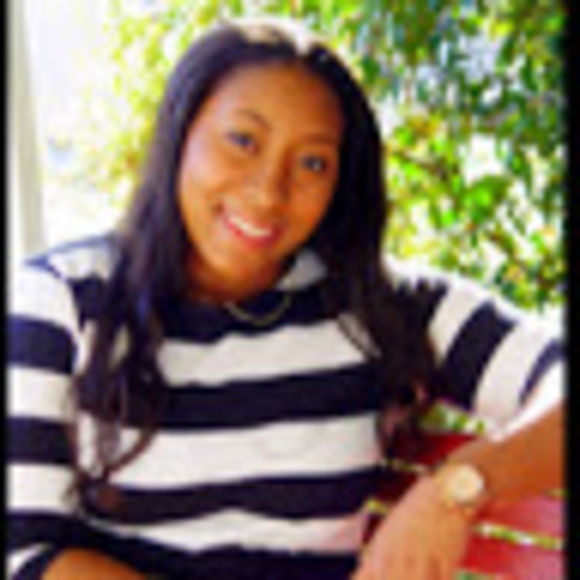 Profile Picture of Mikayla Coverson (@mikaylamatters_) on Poshmark