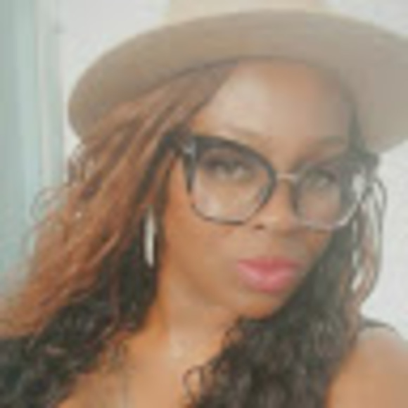 Chelese Jessie - Poshmark Profile Picture of Chelese Jessie (@chelesejessie) on Poshmark