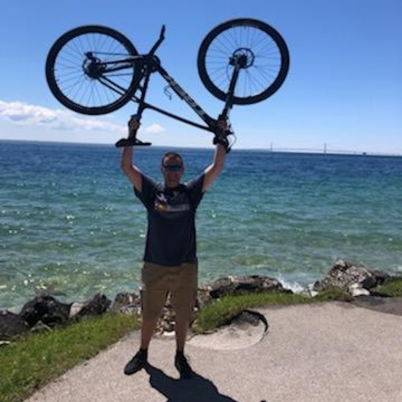 Profile Picture of Jared Brewer (@xjbr3w) on Poshmark