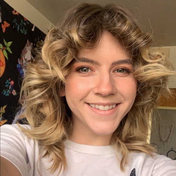 Profile Picture of Kaitlynn Funsch (@kaitlynnfunsch) on Poshmark