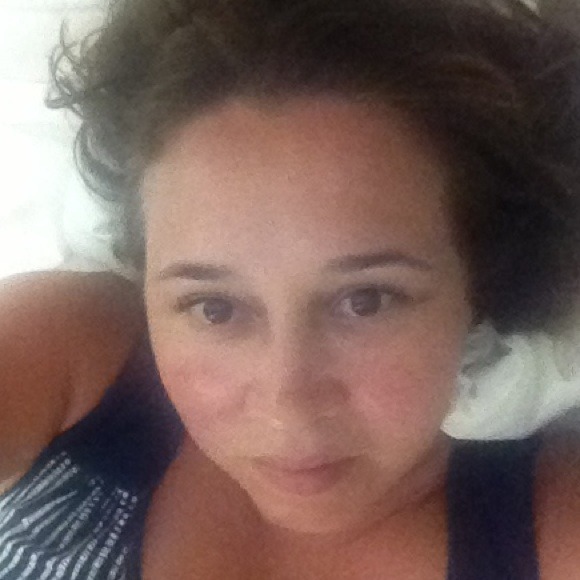 Profile Picture of Annie Deveer (@annie014) on Poshmark