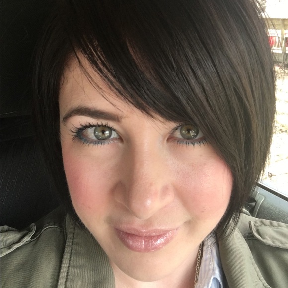 Profile Picture of Danielle Tappen (@dnail123) on Poshmark