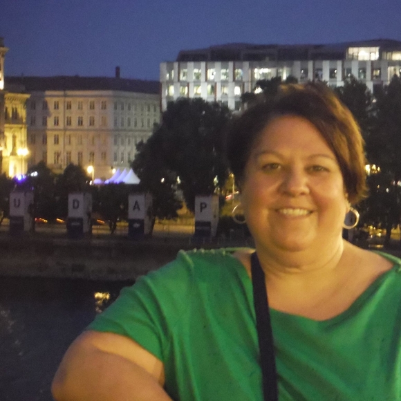 Profile Picture of Diane Dannenbrink (@dmdannenbrink) on Poshmark