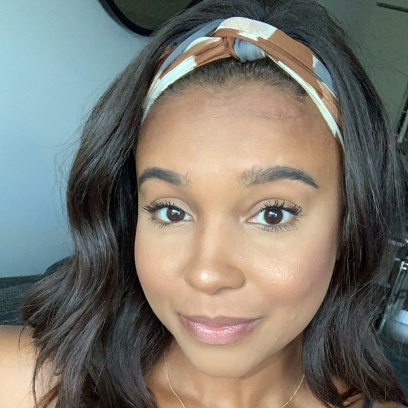 Profile Picture of Marcella Robertson (@marcellarob) on Poshmark