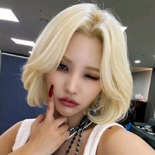 Profile Picture of yang lucia (@yang.lucia) on Tiktok