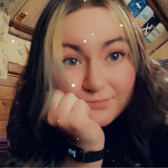 Profile Picture of Brianna Nonnon (@bee_n99) on Poshmark