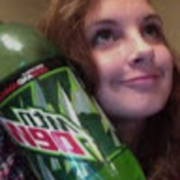 Profile Picture of Amber Vekasy (@ambervekasy) on Poshmark