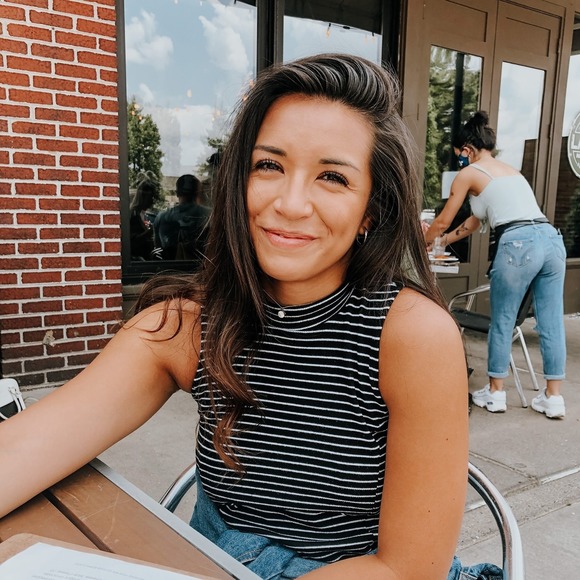 Profile Picture of Pamela Avendano (@pamelaavendano) on Poshmark