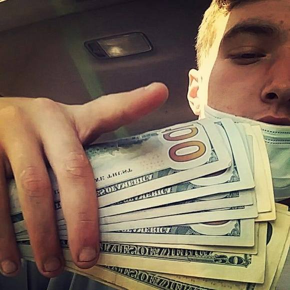 Profile Picture of Alex Qualls (@alex_qualls) on Poshmark