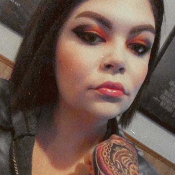 Profile Picture of Haley Nolan (@haleyheckyea_07) on Poshmark