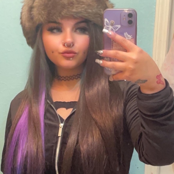 Profile Picture of Mari Price (@mariannaprice2) on Poshmark