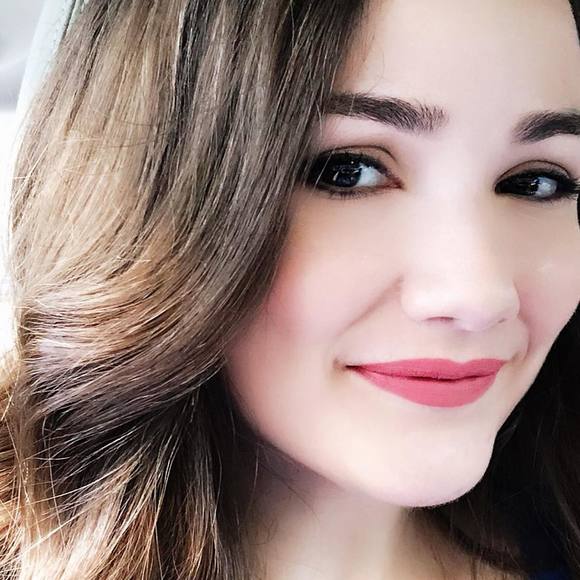 Profile Picture of Crysta Cook (@crystam12) on Poshmark