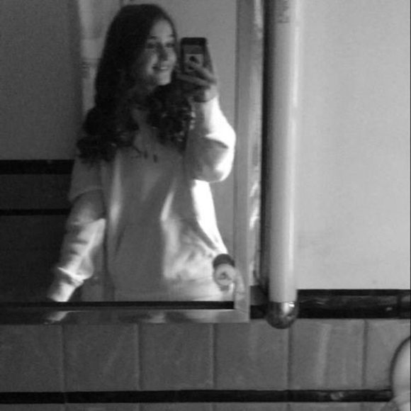 Profile Picture of Annabelle Murphy (@sm_annabelle) on Poshmark