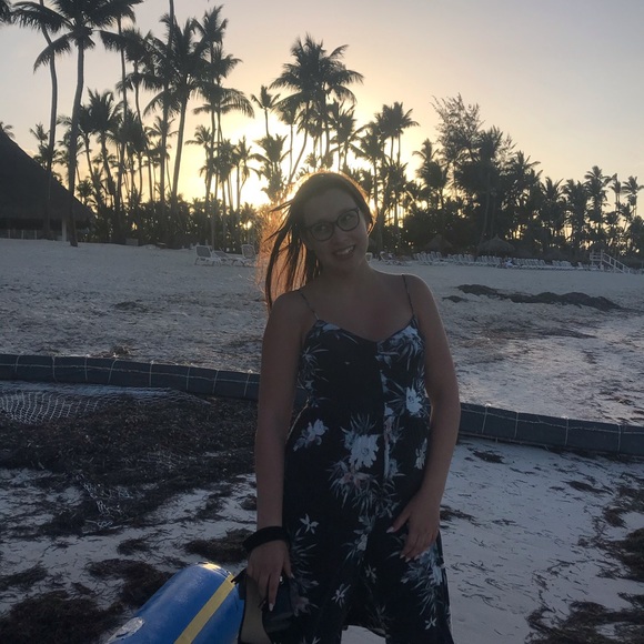 Profile Picture of Cindy Marciszewski-simon (@cindymarciszews) on Poshmark