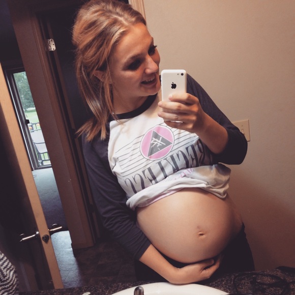 Profile Picture of Shana Courchaine (@shanacourchaine) on Poshmark