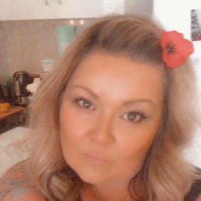 Profile Picture of Kim Hinds (@kimmierrocks) on Twitter
