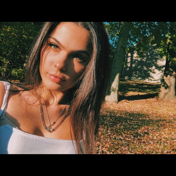 Profile Picture of Shelby Arcouette (@sarcouette) on Poshmark