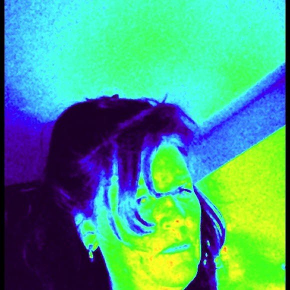 Profile Picture of Lanette Fidone (@lpfidone) on Poshmark