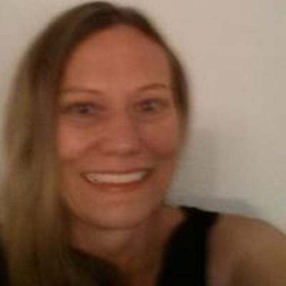 Profile Picture of Michelle Acree (@michelle_acree) on Poshmark