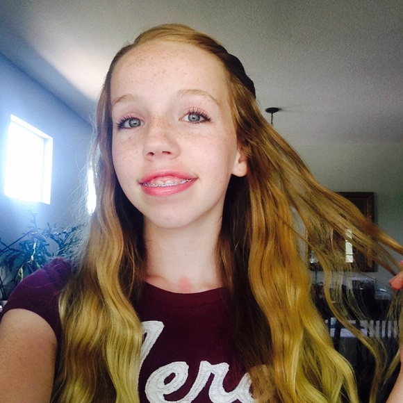 Profile Picture of Nicole Lucier (@nicolejuneau) on Poshmark