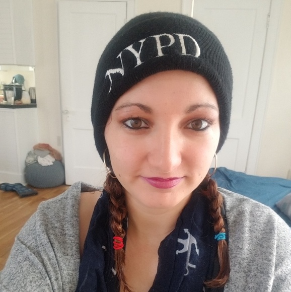 Profile Picture of Emily Lednicky (@emery_kaye11) on Poshmark