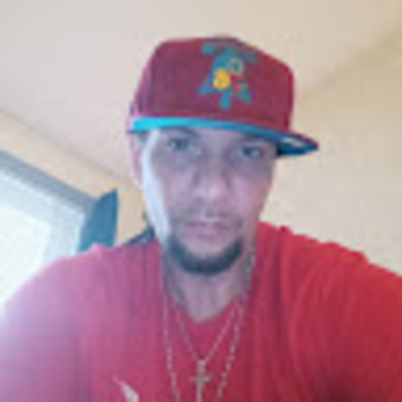 Profile Picture of Jeremy Swiderski (@jeremyswider203) on Poshmark