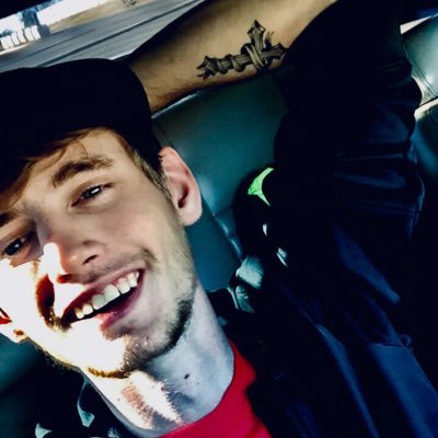 Profile Picture of Earpiece ✌🏼 (@JustinHaddock7) on Twitter