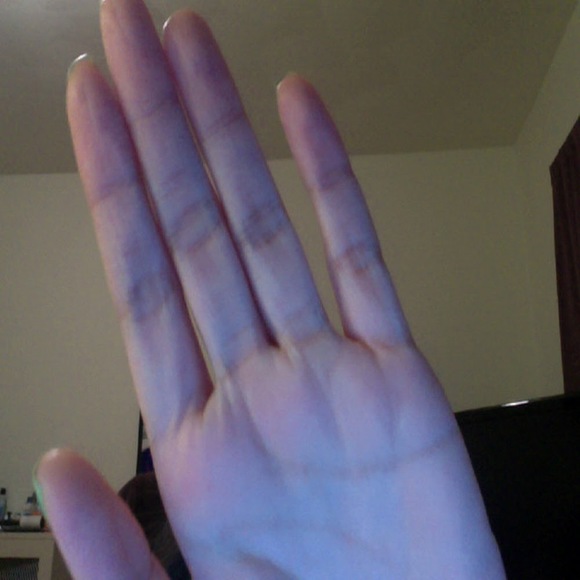 Profile Picture of Ann Nguyen (@anthanh0823) on Poshmark