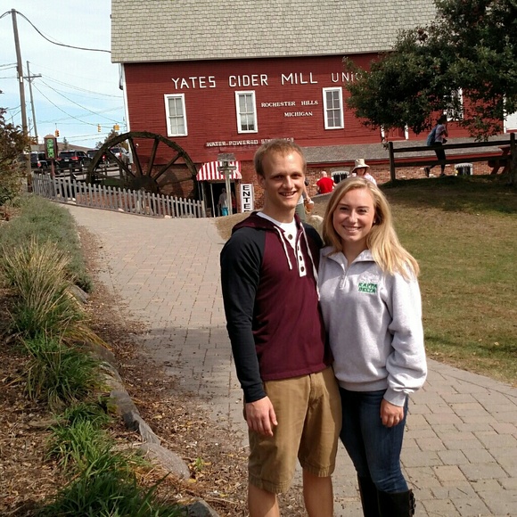 Profile Picture of Alyssa Keagle (@ackeags2011) on Poshmark